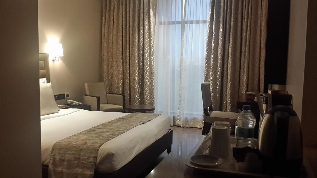 Sun-N-Sand Pune Zewnętrze zdjęcie