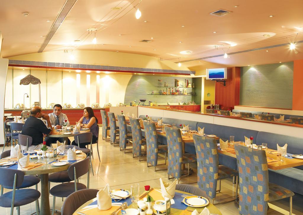 Sun-N-Sand Pune Restauracja zdjęcie